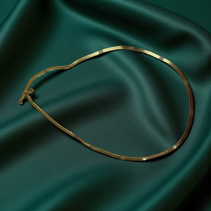 Why Some Gold Jewelry Turns Your Skin Green (And What to Buy)