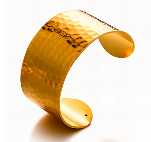 The Gold Bangle Stacking Trend Everyone's Talking About in 2026